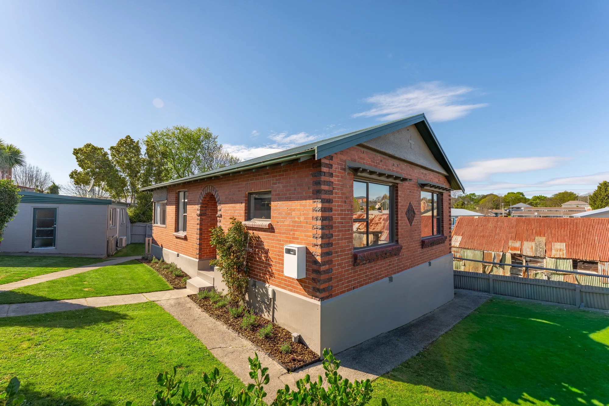 Parkside 2房  Cute, tidy & conveniently located