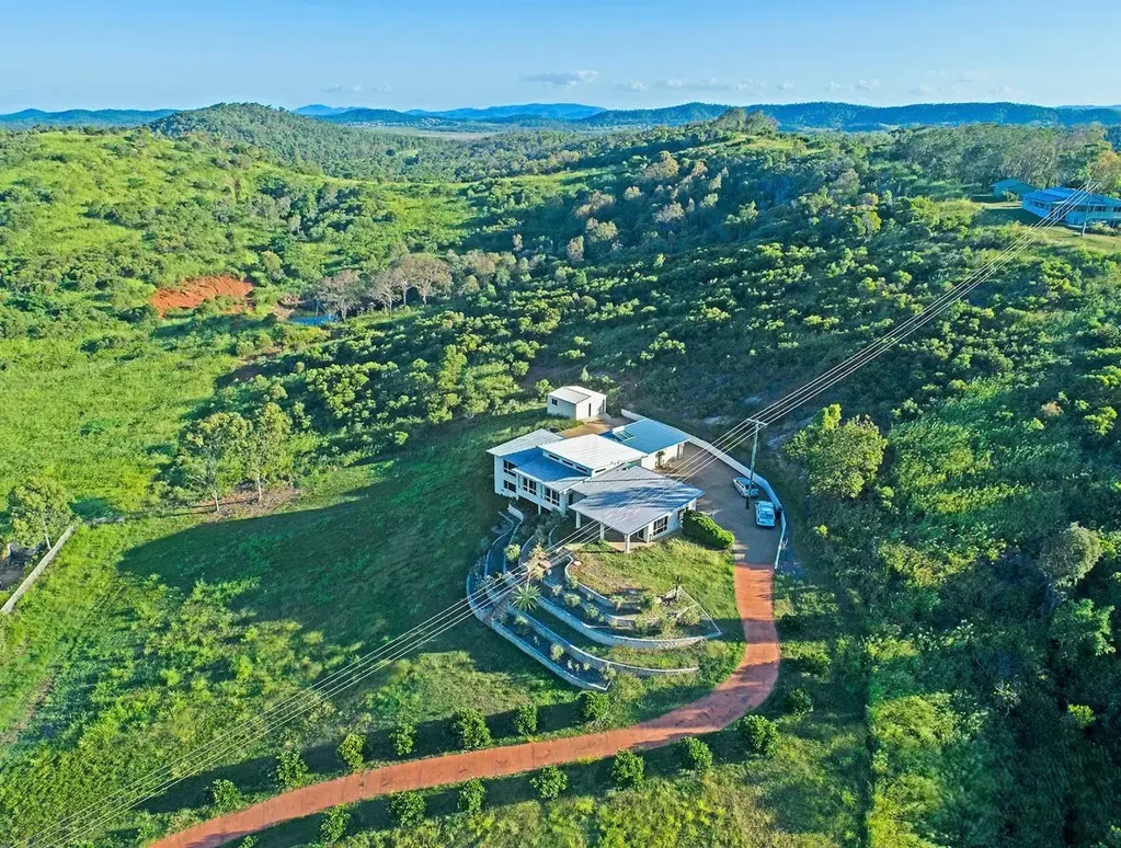 Contemporary Living in a Peaceful Lammermoor Setting