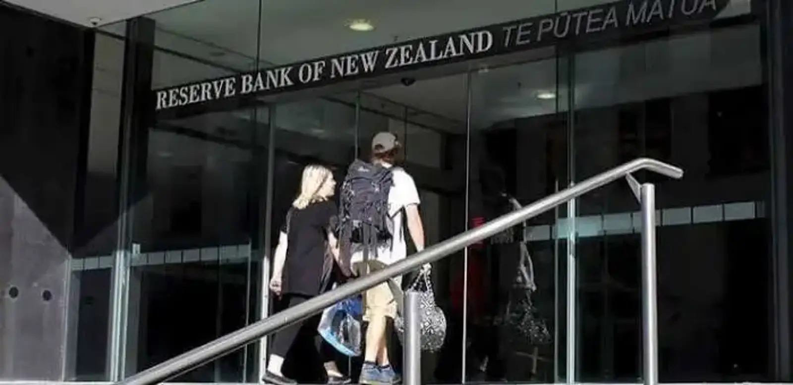 NZ房市出现罕见一幕!屋主最担忧的事正成为现实,央行最新表态,释放强烈信号……