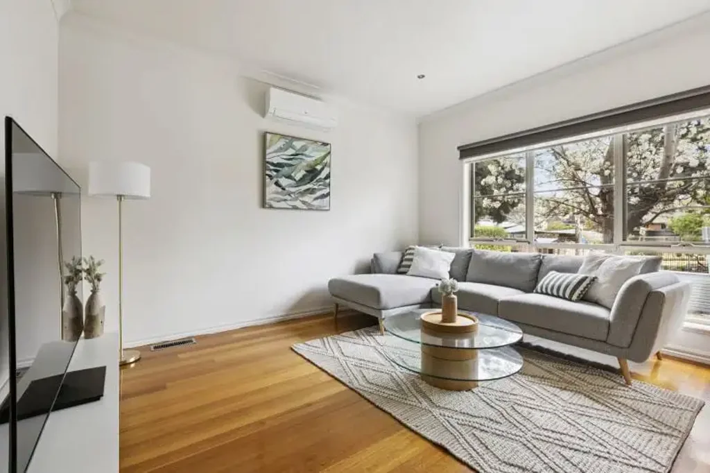 Premium Fully-Furnished Glen Iris Sanctuary: Space, Style, and Absolute Convenience