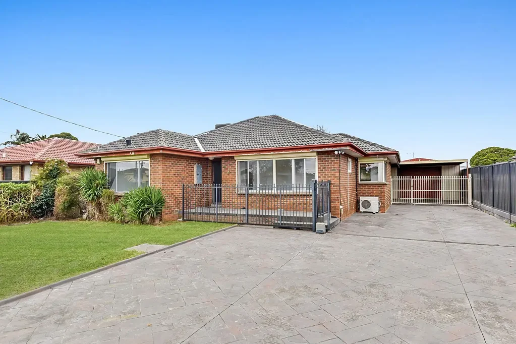 The Brief: Spacious Family Home with Separate Studio & Prime Keysborough Location