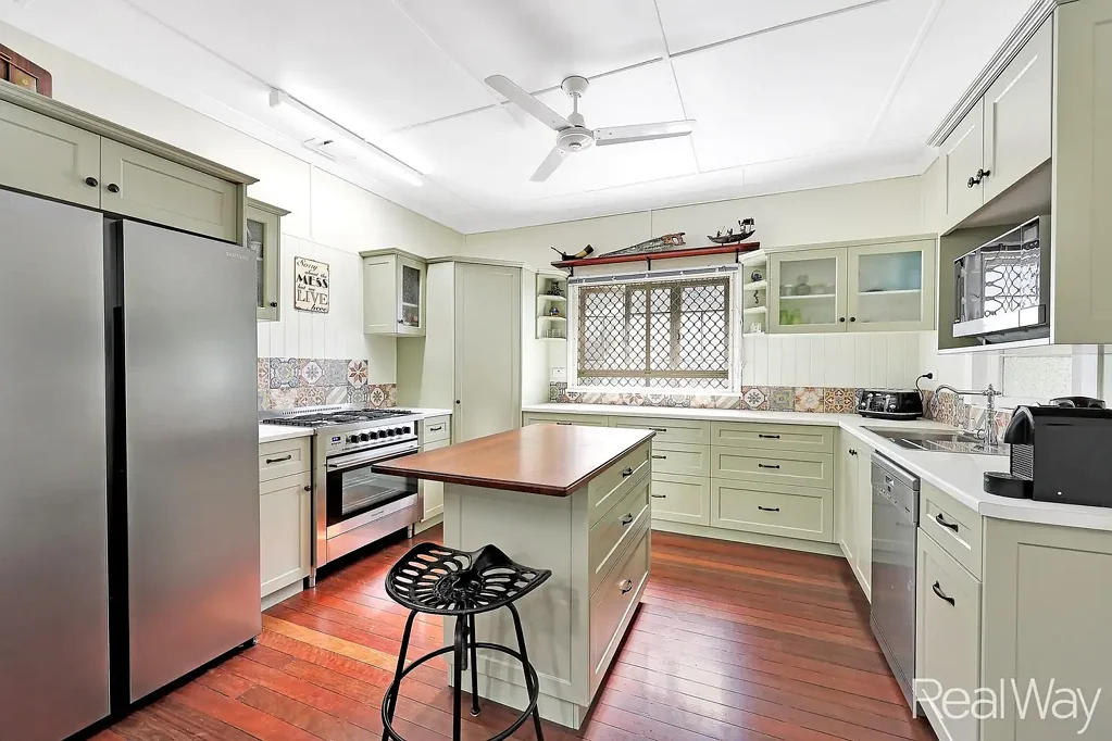 Walkervale 3ห้องนอน Timeless Charm, Modern Convenience & Motivated Vendors!