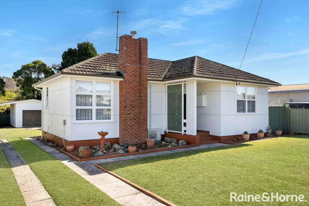 5 Tallayang Street, Bomaderry, NSW 2541