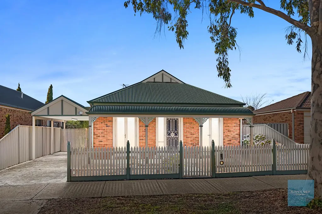 28 Naracoorte Drive, Caroline Springs, VIC 3023