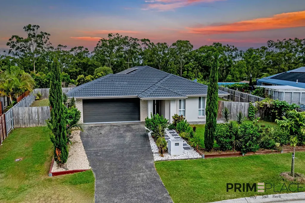 Spacious family home on 791m2 Land!!