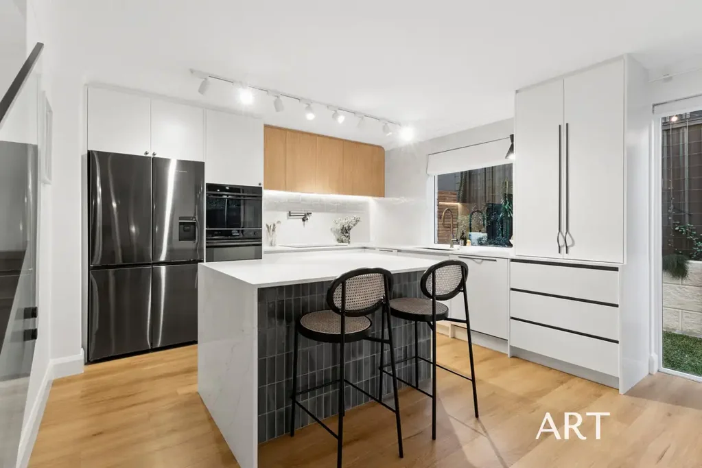 South Perth 4房  RENOVATED WITH STYLE AND THE LIFESTYLE TO MATCH