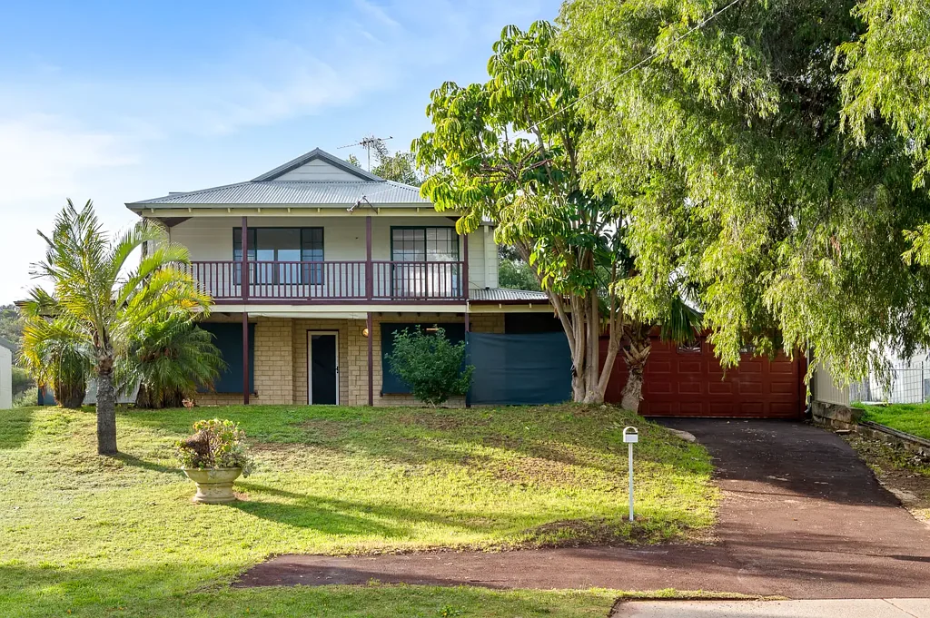 Golden Bay 4 Bedroom Spacious family living style and comfort