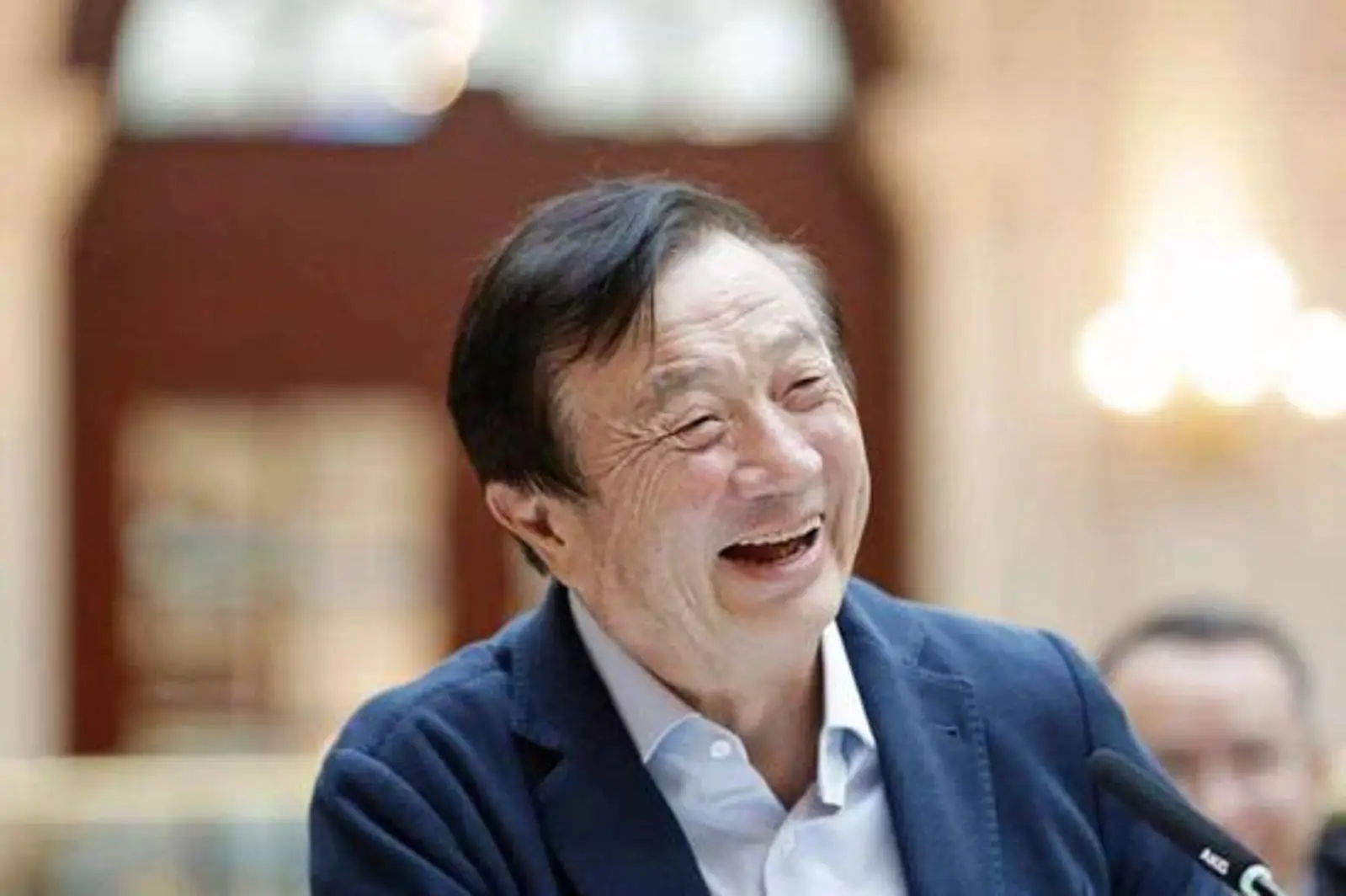 任正非:家人现在仍在用苹果手机 苹果生态很好