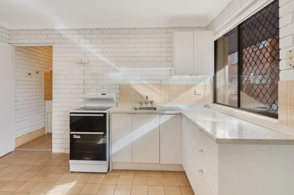 BEACHFRONT TWO BEDROOM UNIT - HASTINGS POINT