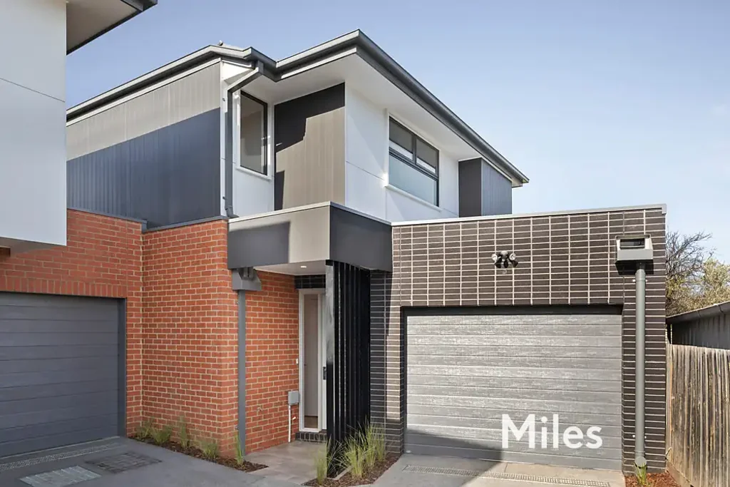 STYLISH TWO BEDROOM TOWNHOUSE