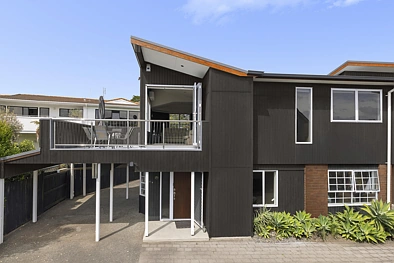 Two-Level Home with Harbour Views & Relaxed Lifestyle