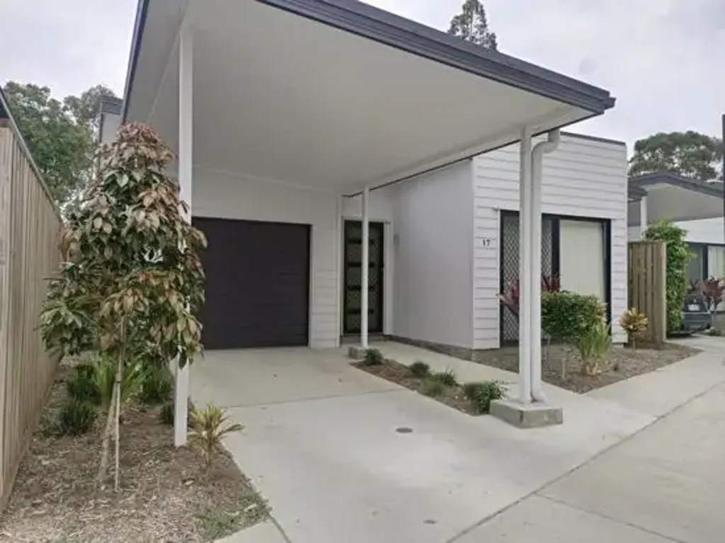 Palm views Estate 4 bedroom single level home