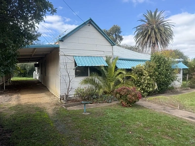 Grenfell 4 Slaapkamer Large Family Home with Huge Potential