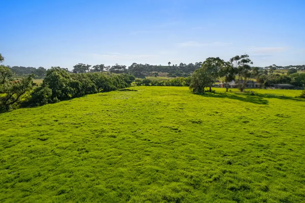 Darley Small Acreage Close to Town