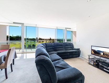 512/1 Como Crescent, Southport, Gold Coast, 2 rūma, 2 rūma horoi, Apartment