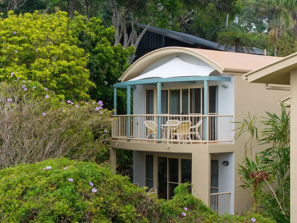 Lennox Head 1कमरा Stylish Coastal Apartment with Ocean Views