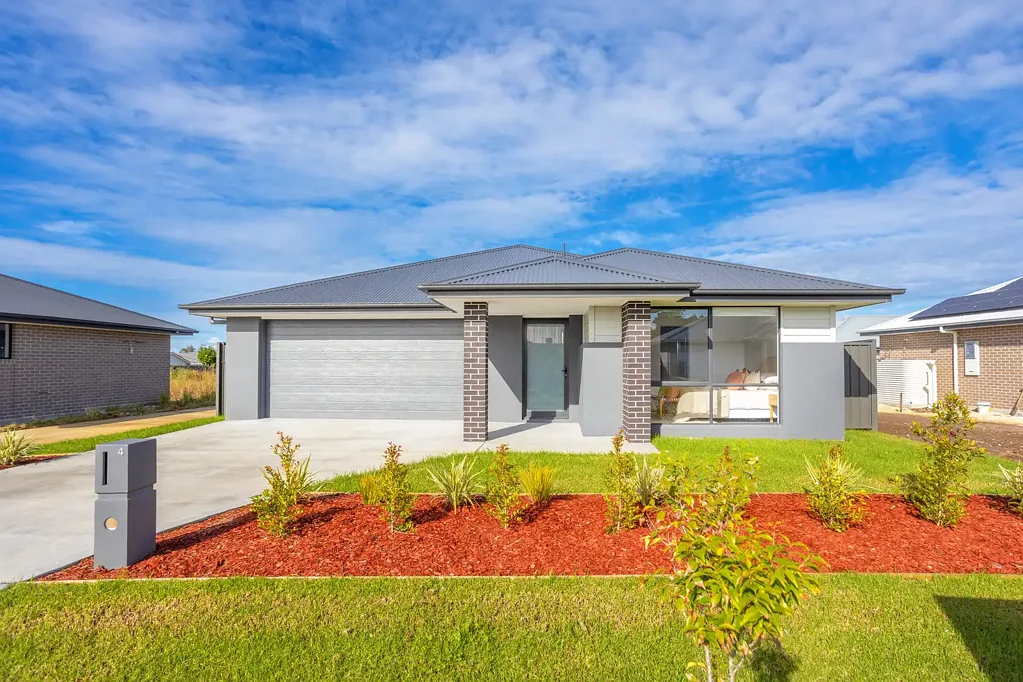 Old Bar 4chambre Modern Coastal 4-Bedroom Home | Vacant from 27 April | Move Straight In