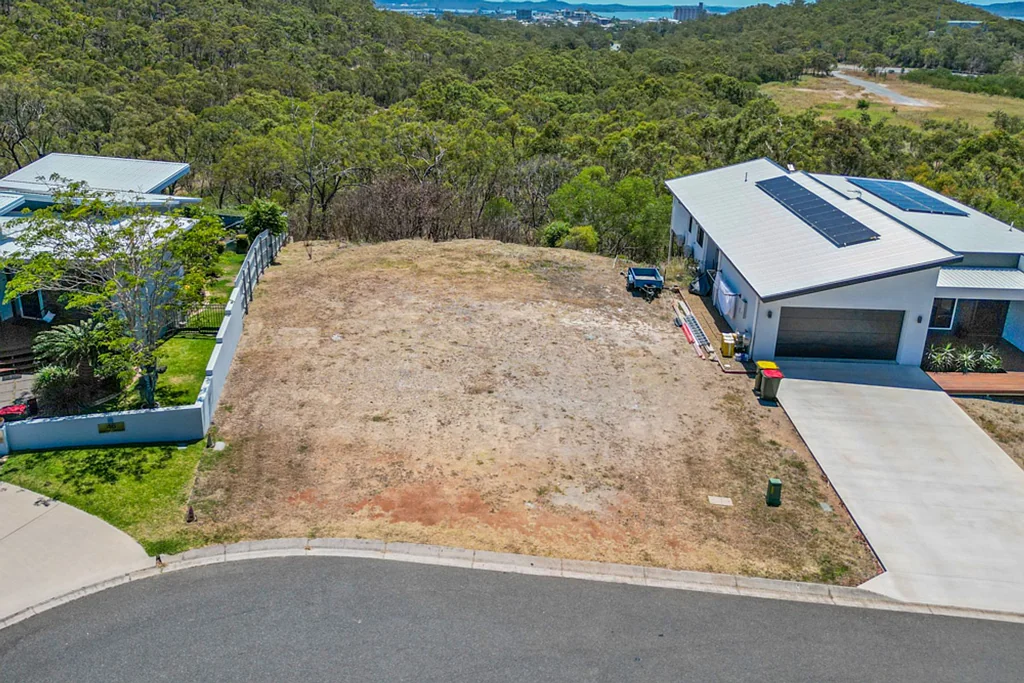South Gladstone THE BRIEF: MILLION DOLLAR VIEWS OF CITY AND HARBOUR! UP WHERE YOU BELONG!