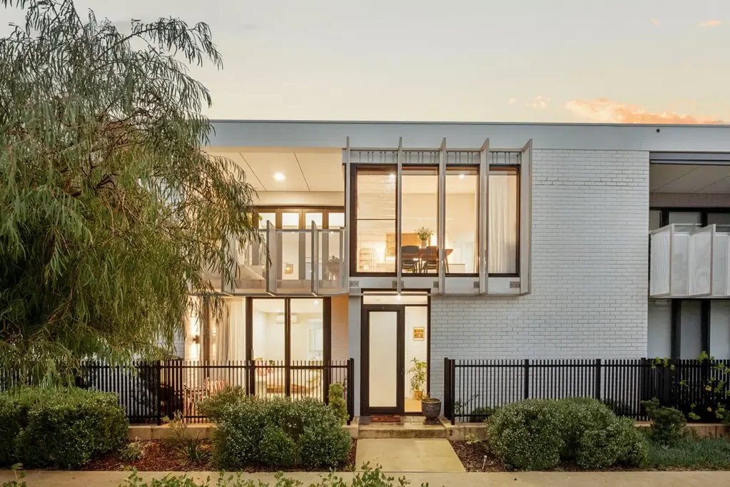 North Coogee 3कमरा Architectural Style: Sea Breezes & Parkside Serenity