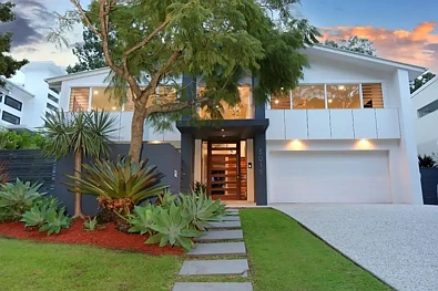 Benowa 4房  Elegant Family Resort Style Living with Exceptional Entertaining