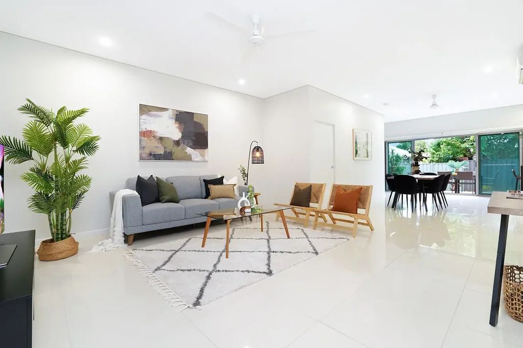 Lyons 3कमरा Contemporary townhouse in sought-after setting!