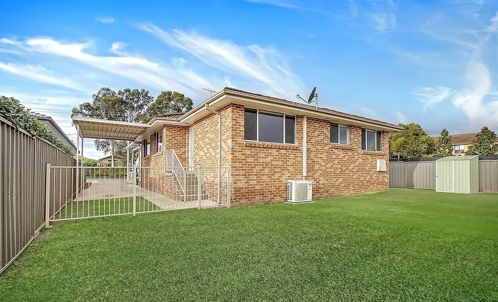Beautifully Renovated 3-Bedroom Duplex in a Convenient Location
