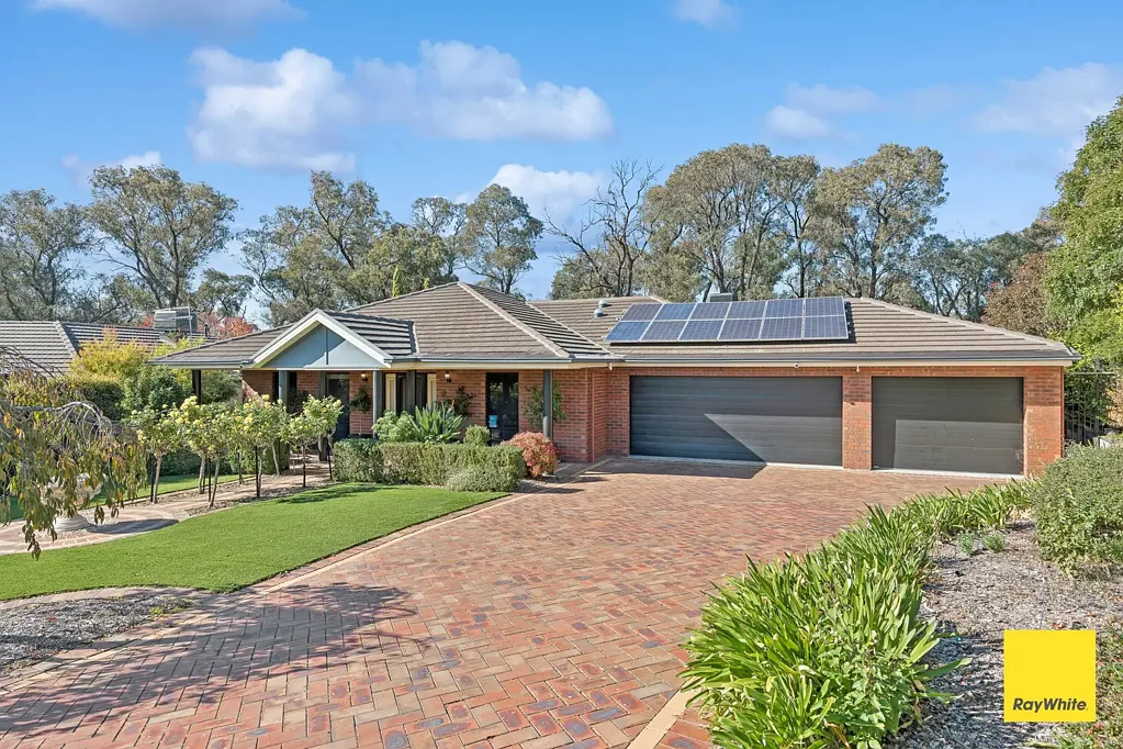 Strathdale 4 Slaapkamer "Exclusive Golden Glade Family Home with Private Bushland Views"
