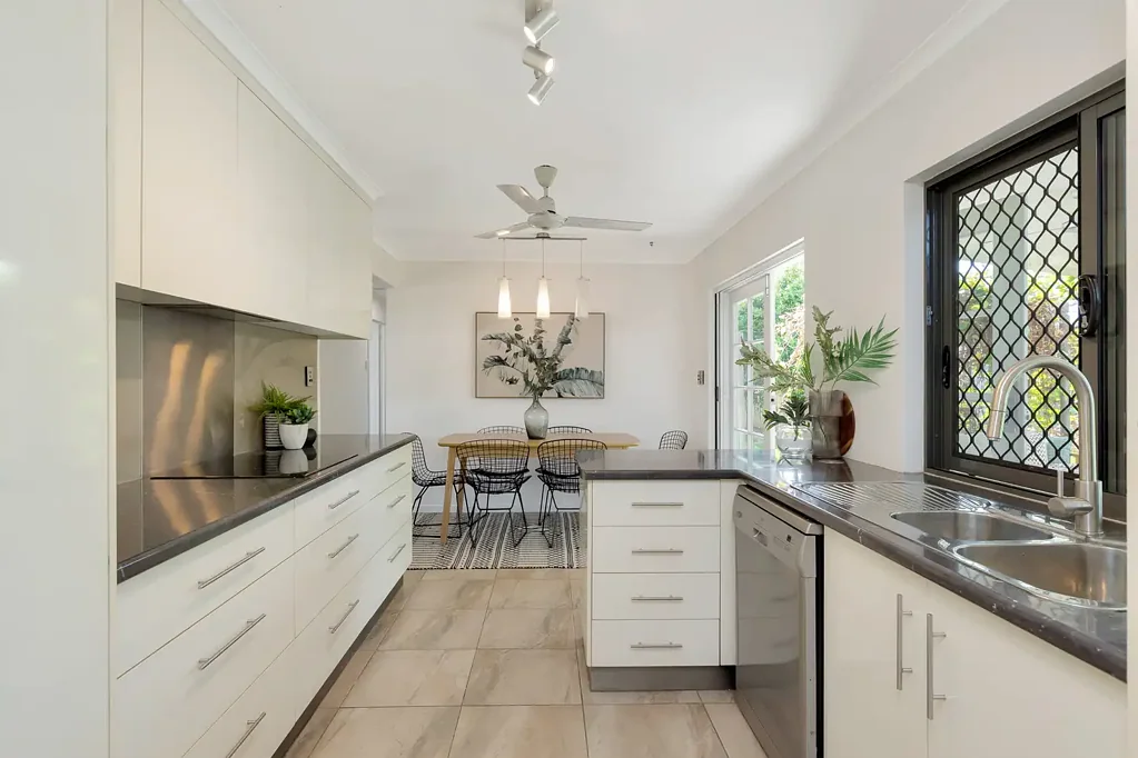 Cranbrook 4ਬੈੱਡਰੂਮ Updated Lowset Home with Shed and Lifestyle Appeal