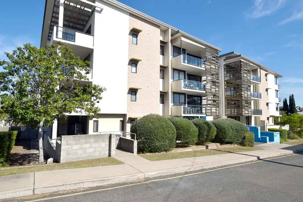 MODERN AND PERFECTLY POSITIONED IN GLADSTONE CBD
