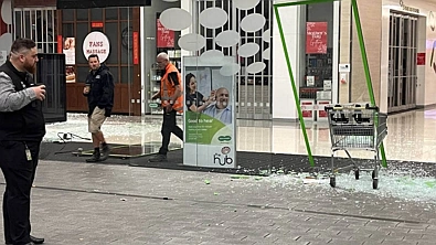 电影都不敢这么拍！新西兰华人遭遇打砸抢，商店1分钟内被12人洗劫！