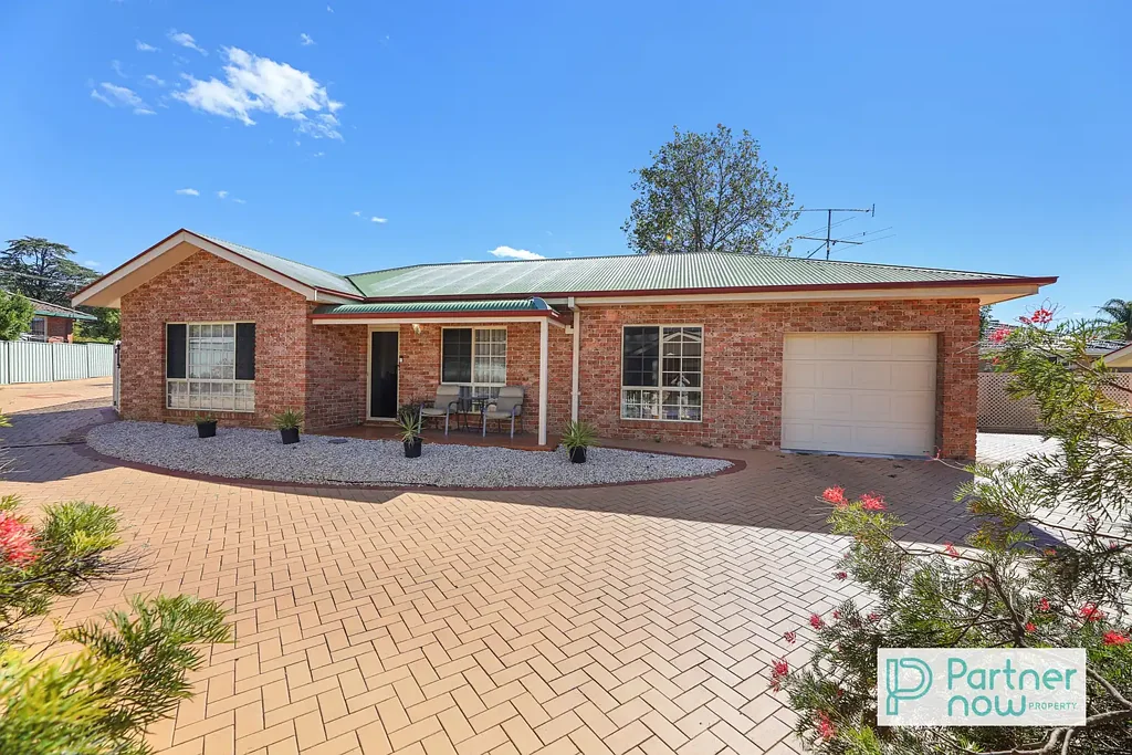 1/4 Mcdonald Crescent, Tamworth, NSW 2340