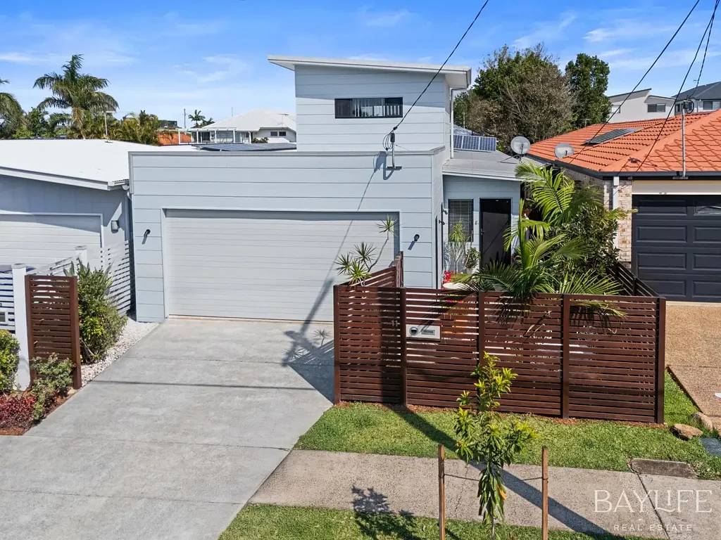Scarborough 4 Bedroom Scarborough Coastal Retreat – Modern Luxury, Saltwater Pool & Entertainer’s Flair