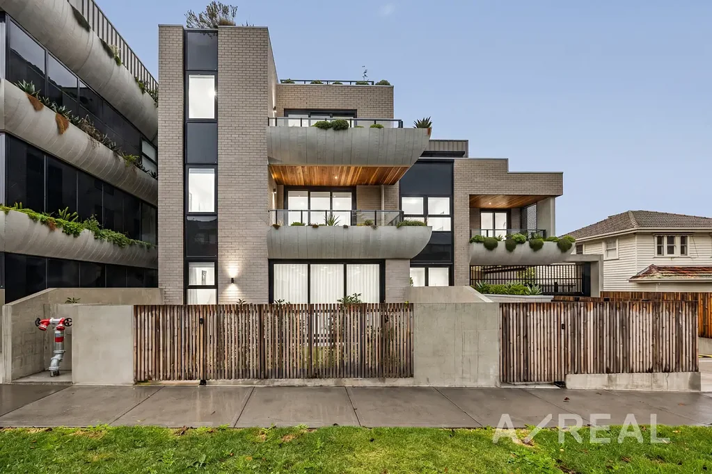 Camberwell 3房 Camberwell中心底楼 顶级设计 3卧公寓 宽敞庭院 高端厨房 主卧套间 免维护生活 绿意屋顶休闲区 知名学校环绕 交通便捷 Architect-Designed Luxury with Private Garden