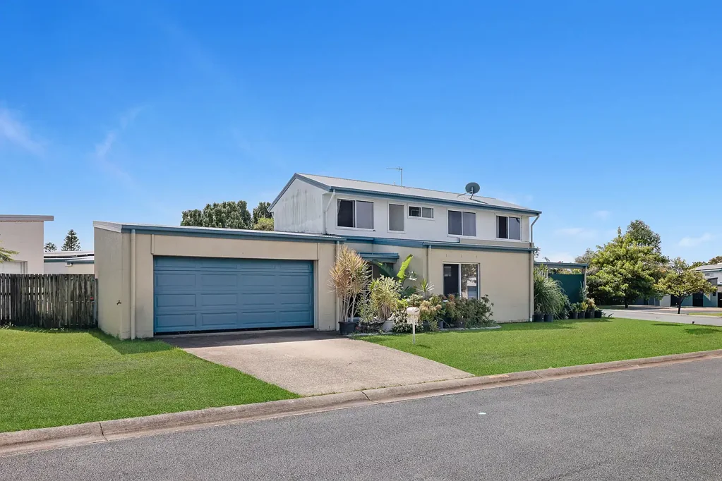 4 Ridgewood Close, Pacific Pines, QLD 4211