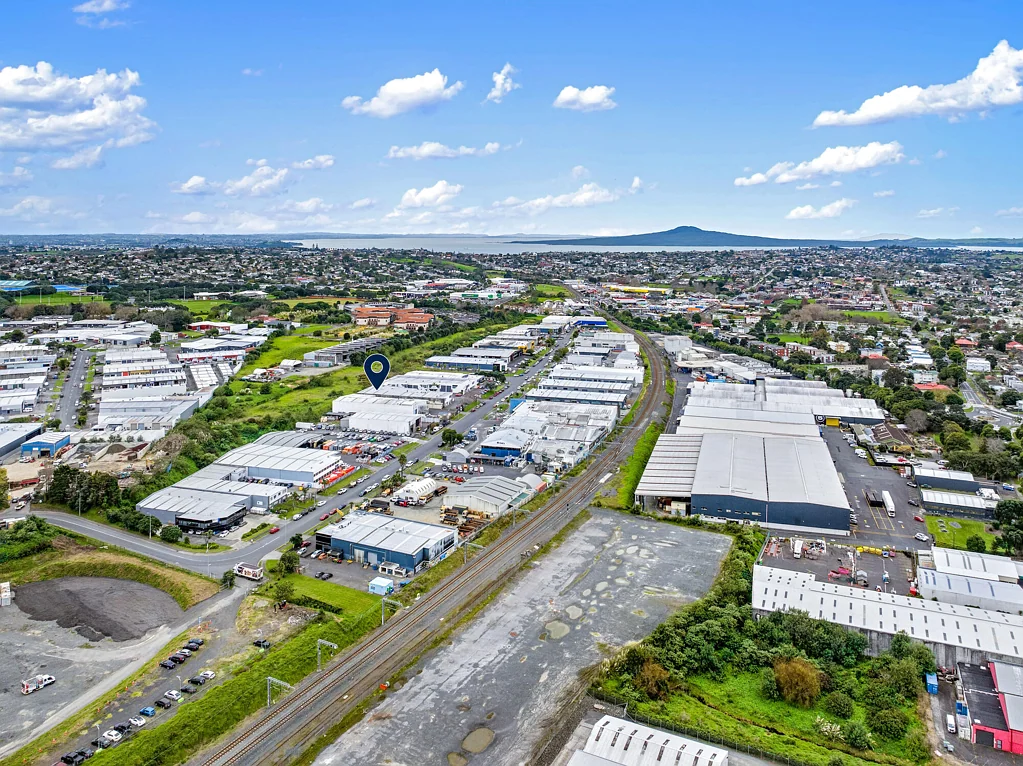 Saint Johns 208sqm industrial unit - short or long-term