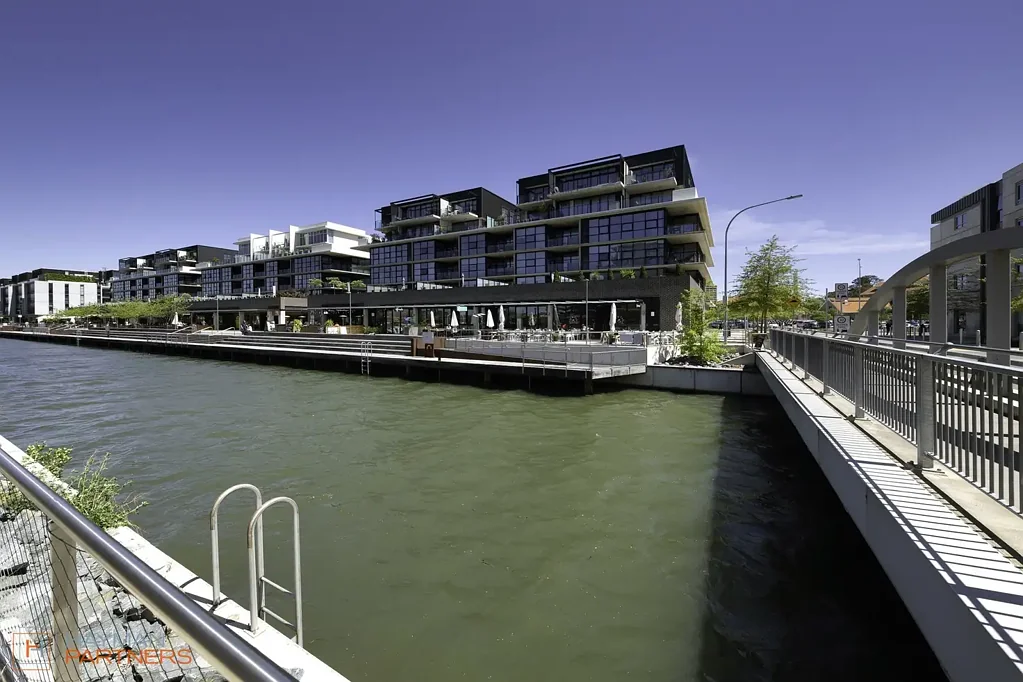 Kingston 3બેડરૂમ Foreshore living with expansive terrace and uninterrupted water views