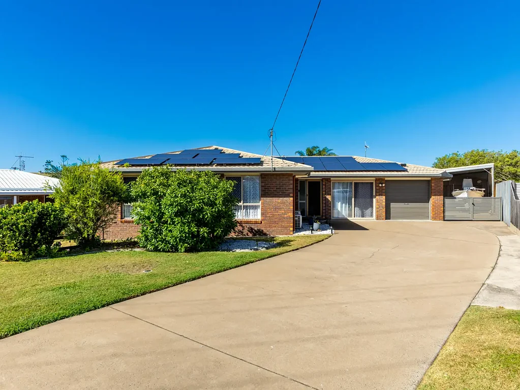 Bargara 3 Bedroom A Hawke Eye Find in the Heart of Bargara beach