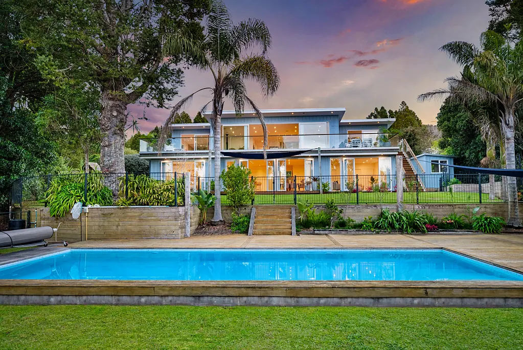 Titirangi 6Moenga The One You've Been Waiting For!