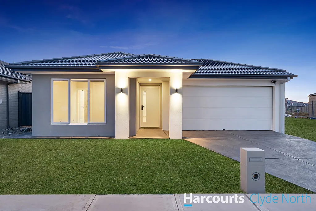 Clyde North 4 Bedroom Modern Home in the Heart of Orana Estate!