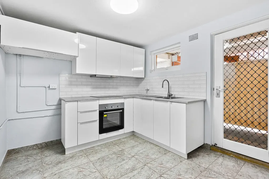 PRIVATE 2 BEDROOM UNIT WITH ELECTRICITY, WATER AND INTERNET INCLUDED