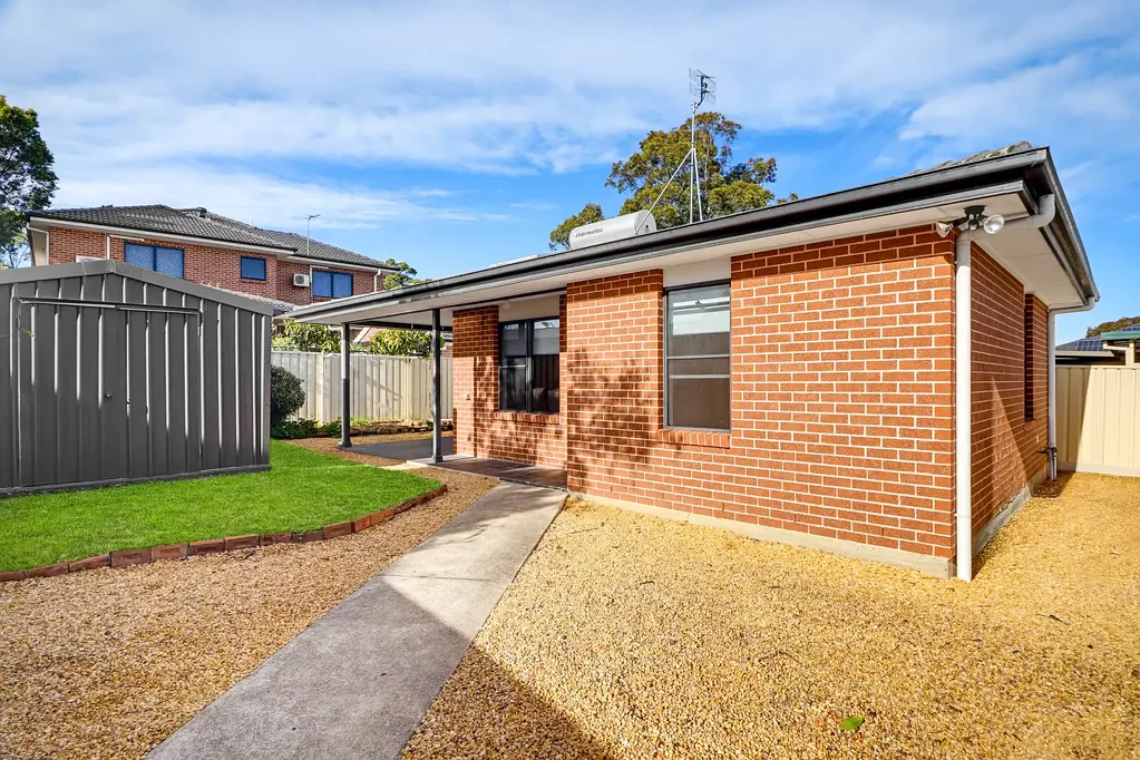 Modern 2 Bedroom Flat in Convenient Location