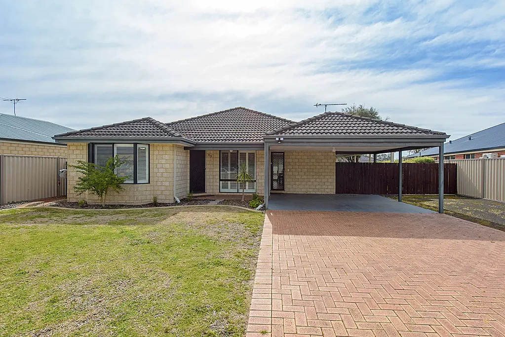 Beachside Family Home – Walk to Geographe Bay