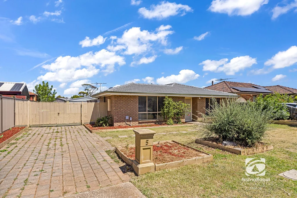 5 Christina Crescent, Kurunjang, VIC 3337