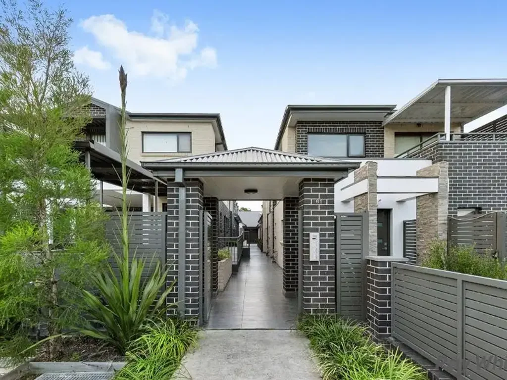 2 Bedroom Townhouse for Rent in South Wentworthville | 3 Bathrooms | Courtyard | Near Parramatta & Westmead