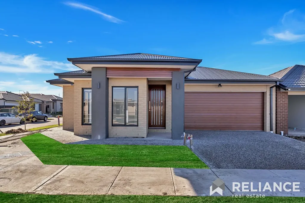 Easy-Care Living - Close to Schools, Shops & Transport!