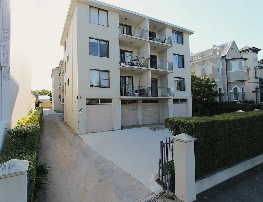 Charming Two Bedroom Unit!!