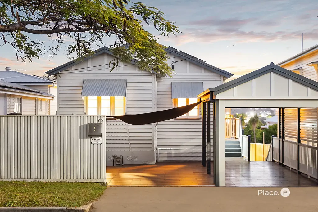 Holland Park 3ਬੈੱਡਰੂਮ Entry Level Opportunity in Sought-after Street!