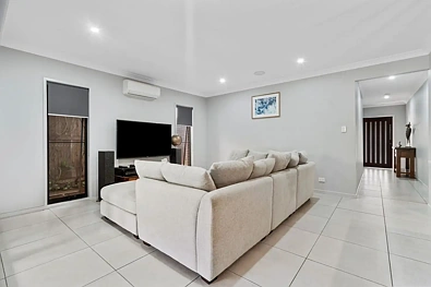 11 Fleming Street, Logan Reserve, QLD 4133, 4房, 2浴, House