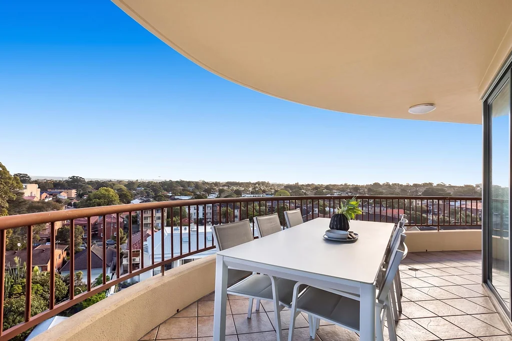 Kingsford 2Kwarto Positioned at the rear of the building with District Views and Exceptional Lifestyle Appeal - Enter from Borrodale Road
