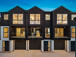 10B & D Prince Regent Drive, Half Moon Bay, Manukau City